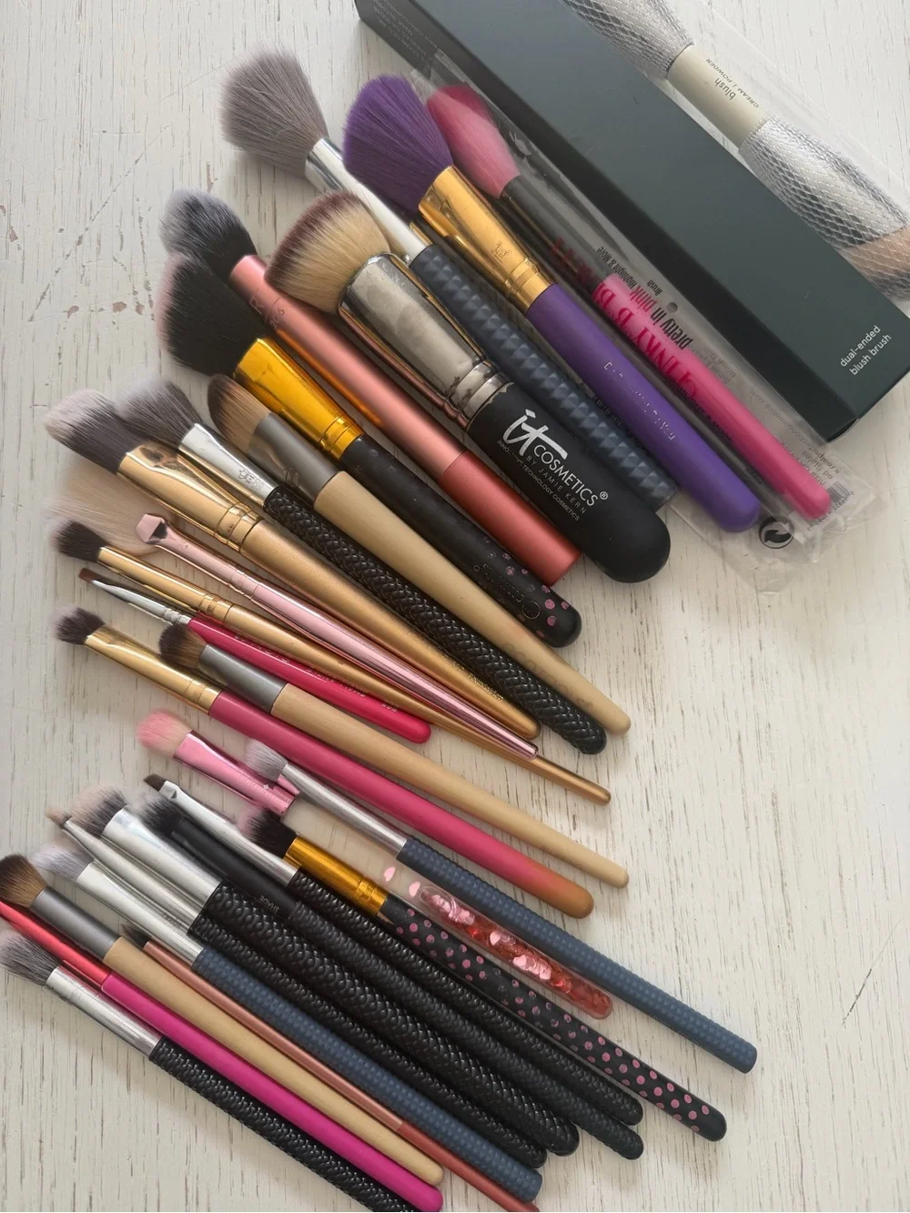 29-Piece Makeup Brush Bundle | IT Cosmetics, Real Techniques, EcoTools & More 🤍